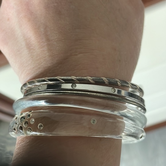 5 piece Fashion Bracelet metal and plastic bracelets with embellishments - Picture 5 of 5